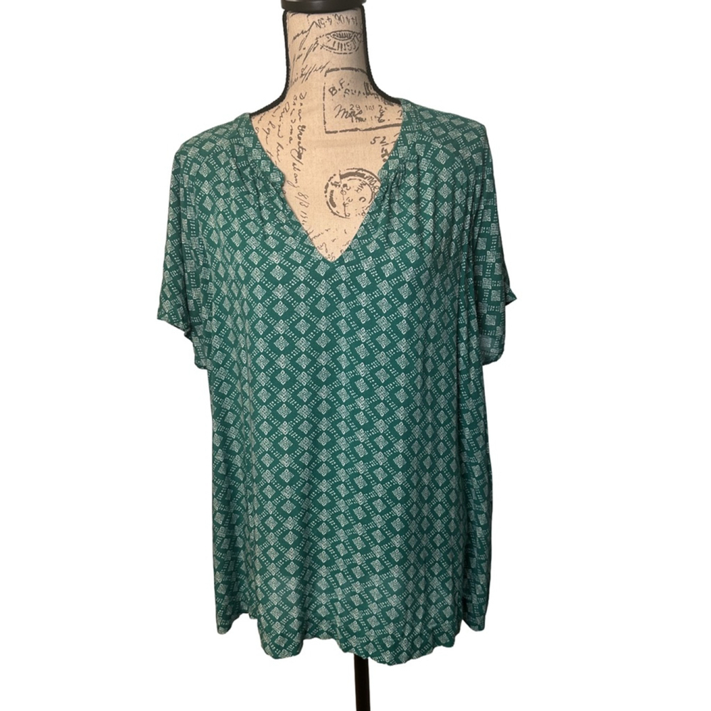 Old Navy XXL Green and White Patterned Blouse